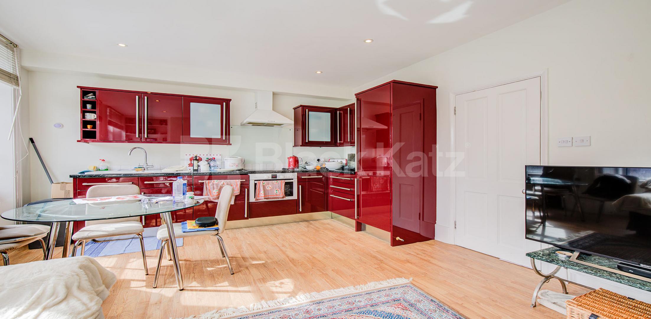 			1 Bedroom, 1 bath, 1 reception Flat			 Minford Gardens, SHEPHERDS BUSH